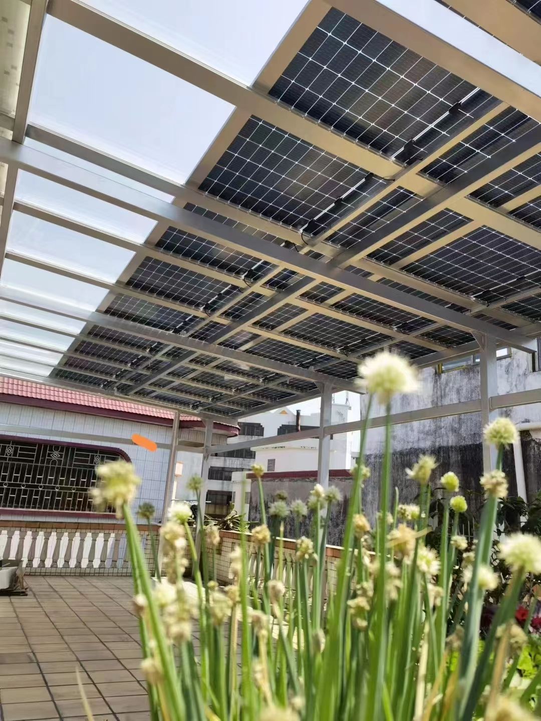 双峰别墅家用屋顶太阳能发电系统安装